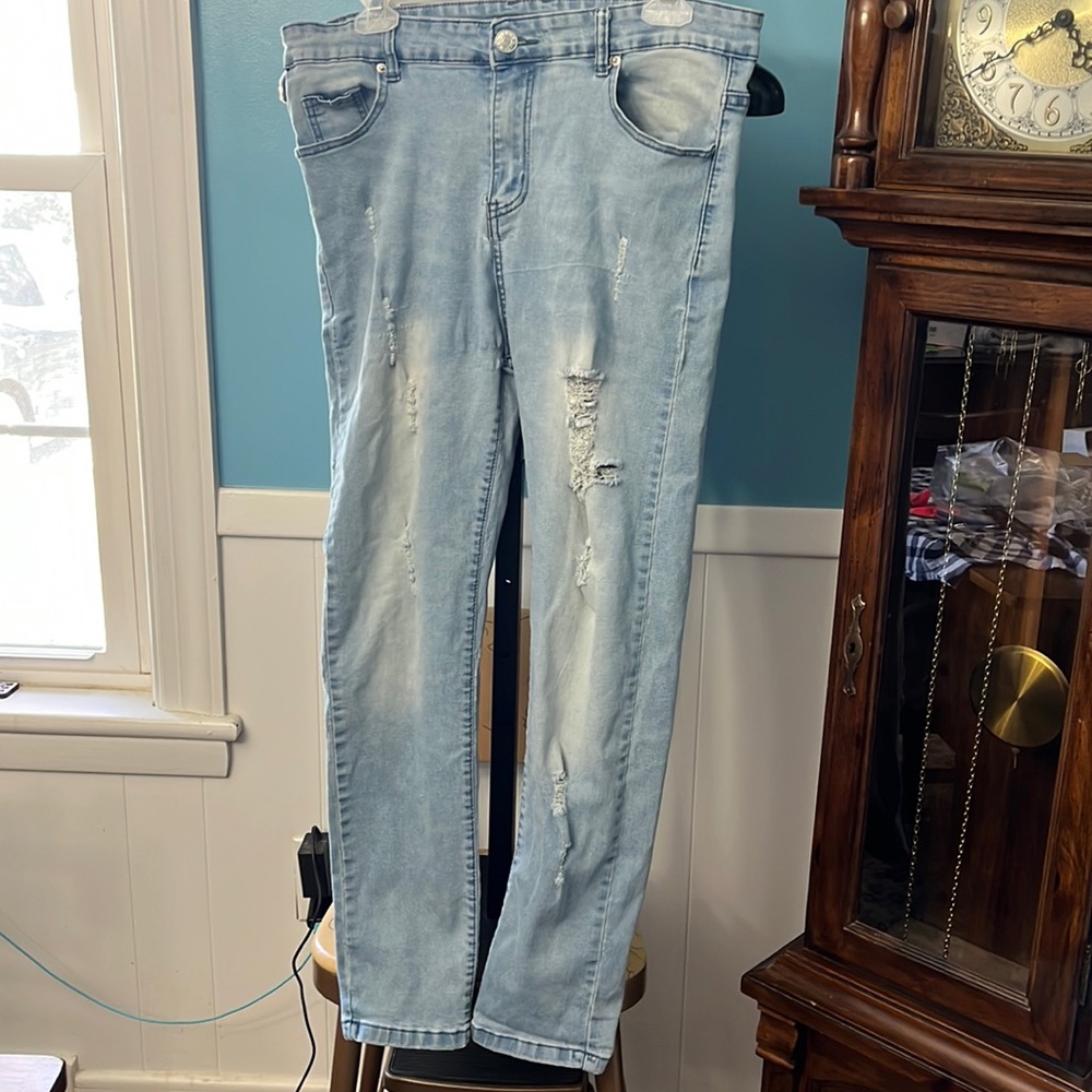 Romwe Slim Jeans 34 gently used, light denim, stretchy